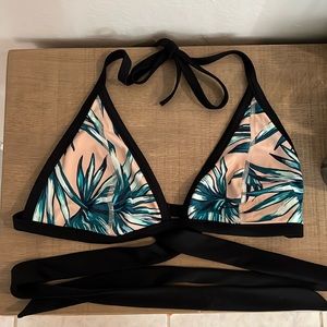 Women’s Victoria Secret Pink size Large wrap around black and tropical swim top.